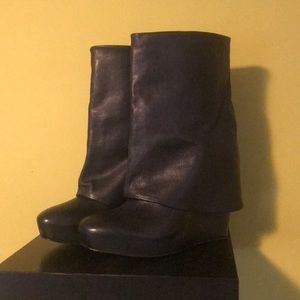 Authentic Vera Wang Lavender Boots Size 9